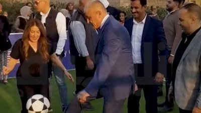 في مشهد طريف.. محافظ الأقصر يتحدى السفيرة الأمريكية 