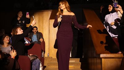 كارول سماحة.. في الليلة التي نزلت فيها النجمة من المسرح لتغني بين جمهورها
