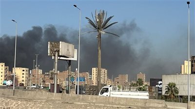 الدفع بـ4 سيارات إطفاء للسيطرة على حريق مخزن موكيت ومفروشات بالبراجيل