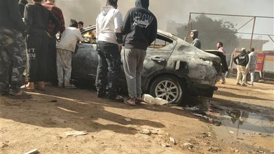 دون إصابات.. تفحم سيارة ملاكي بسبب حريق داخل مخزن موكيت بالبراجيل