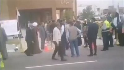 القاهرة 24 يكشف كواليس المشادة الكلامية بين نائب ومرشح في قنا خلال زيارة وزير النقل