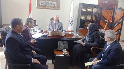 سكرتير عام بني سويف يتابع مستجدات وموقف تحصيل مستحقات الدولة عن مشاريع الصرف الزراعي المغطى