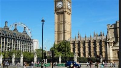 القبض على 4 أشخاص ألحقوا أضرارا بالتاج الملكي البريطاني ببرج لندن.. والشرطة تغلق البرج أمام الجمهور 