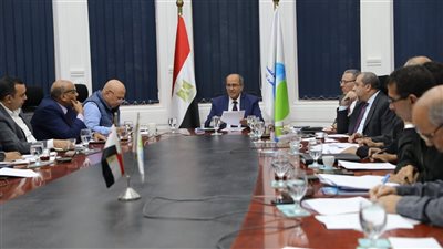 اجتماع موسع بالقابضة للمياه.. توجيهات جديدة لتسريع معدل المشروعات ورفع جودة الخدمات للمواطنين