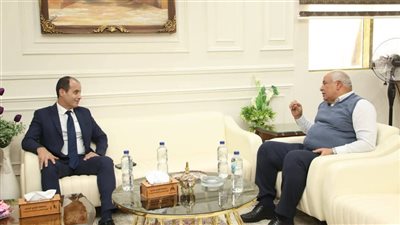 لبحث إطلاق بورصة التمور.. محافظ الوادي الجديد يلتقي وفد البورصة السلعية