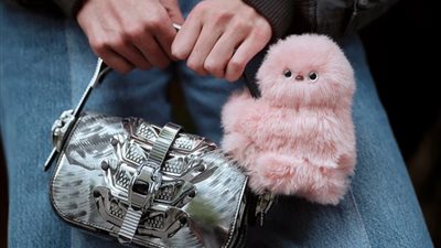 تتحرك عند سماع اسمها│ ميرومي.. دمية يابانية جديدة تثير الجدل في الأسواق العالمية 