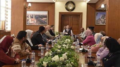 بورسعيد × 24 ساعة | المحافظ يتابع انضباط العمل بإدارات الديوان العام.. ويتابع انطلاق تطوير شارعي الحميدي والتجاري