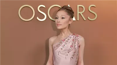  أريانا جراندي    