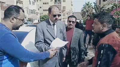 خلال جولة مفاجئة.. محافظ سوهاج يكتشف تعطيل مصالح مواطن لمدة 4 سنوات ويحيل المتسببين للتحقيق