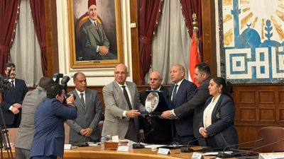 قيادات محافظة القاهرة تحتفل بتتويج الدكتور إبراهيم صابر بجائزة أفضل محافظ عربي