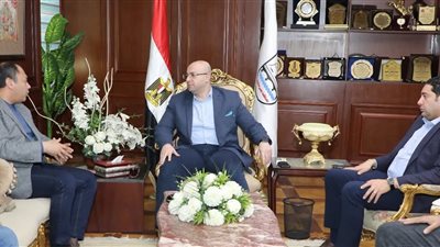 محافظ بني سويف ورئيس هيئة تنمية الصعيد يبحثان مستجدات المشروعات الجارية بعدد من مراكز المحافظة