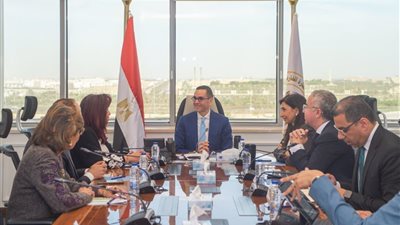 وزير الاستثمار يبحث مع اتحاد المستثمرات العرب تعزيز التعاون المشترك