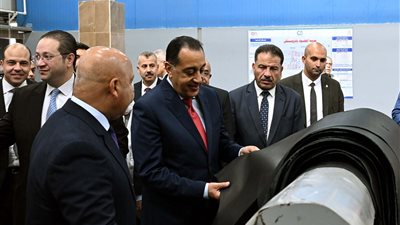 مدبولي يتفقد مركز تكنولوجيا دباغة الجلود بالروبيكي.. ويشيد بخطط رفع كفاءته وجذب الاستثمارات