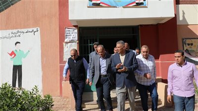 قبل الإعادة.. محافظ أسوان يتفقد مقار لجان انتخابات النواب