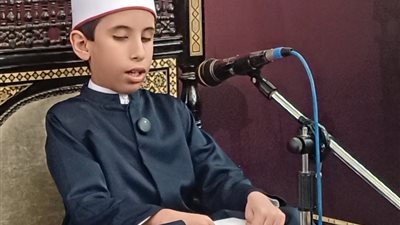 عمر الكفيف ذو البصيرة يبهر مسابقة بورسعيد الدولية بموهبته الخارقة