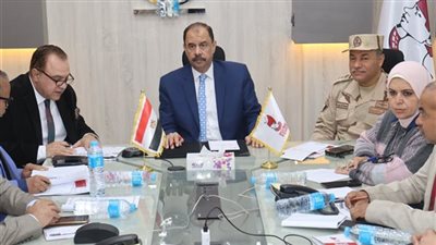 غرفة العمليات الرئيسية بسوهاج تتابع انتخابات مجلس النواب بمركز البلينا 