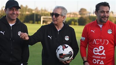 أنت أسطورة الأساطير واللواء مش العميد.. شوبير يفتح النار على جهاز حلمي طولان 