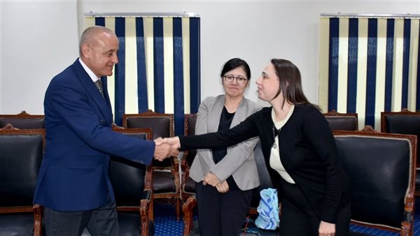 محافظ الأقصر يستقبل