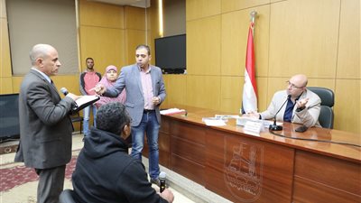 محافظ بني سويف: اللقاء الأسبوعي آلية للتواصل مع المواطنين وتلبية مطالبهم