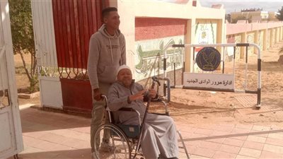 إقبال ملحوظ لـ كبار السن على الانتخابات البرلمانية في الوادي الجديد│ صور