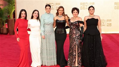 فريق جوازة ولاجنازة يحتفل بعرضه الأول بحضور نيللي ولبلبة |صور