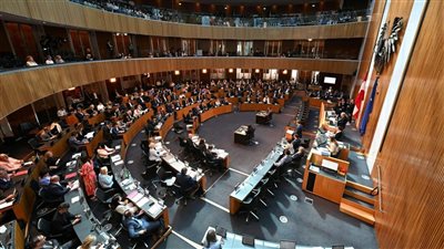 برلمان النمسا يعتمد حظر ارتداء الحجاب في المدارس للفتيات دون 14 عاما