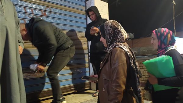 جانب من عمليه الغلق