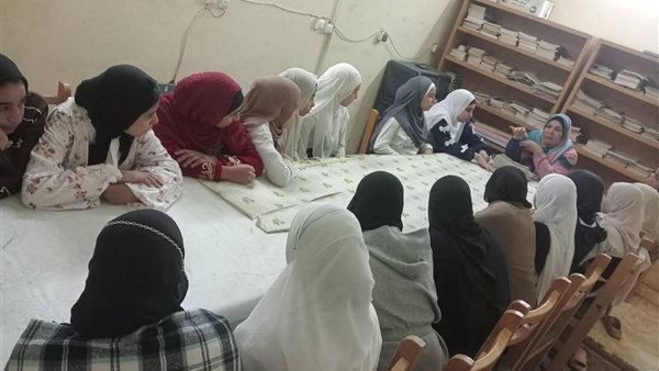 جانب من الندوة بمركز