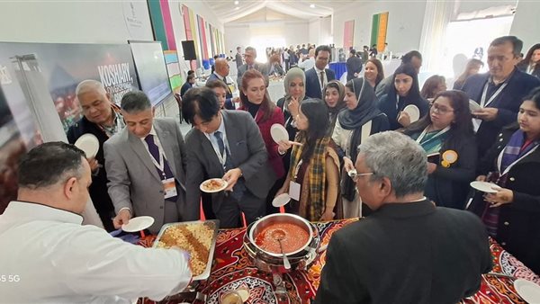 الوفد المصري يحتفل