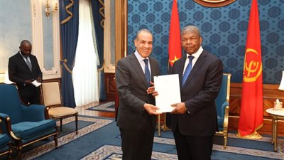 وزير الخارجية يسلم رسالة خطية من رئيس الجمهورية للرئيس الأنجولي