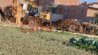 انهار عليهم الردم.. البحث عن عمال مفقودين خلال التنقيب عن الآثار بقطعة أرض فضاء في الفيوم | صور