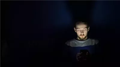  تحذيرات جديدة من الخبراء حول الضوء الأزرق وتأثيره على الصحة العامة