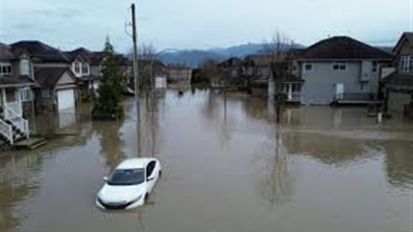 إجلاء عشرات آلاف