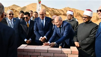 جانب من وضع حجر الأساس