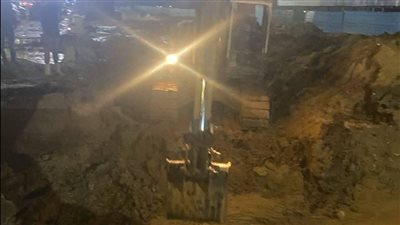 جهاز 6 أكتوبر يدفع بفرق الصيانة لسرعة الإصلاح بعد كسر مفاجئ في خط المياه الرئيسي