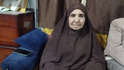 سيدة قناوية تهزم الأمية وتحفظ القرآن بعد سن الـ80: نفسي أموت وأنا ماسكة المصحف