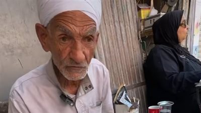 بعد تصدره التريند.. أول تعليق لـ عاطف دسوقي أشهر خطاطي باب الخلق: عندي 75 سنة وبحلم بزيارة النبي 