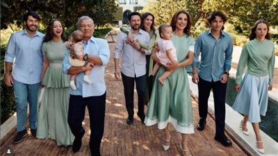 فستان بـ2430 جنيهًا إسترلينيًا.. الصحافة الإنجليزية تسلط الضوء على صورة الملكة رانيا والعائلة المالكة في الأردن 