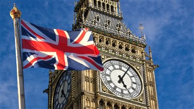 الجارديان تفجّر الجدل: هل اللاجئون حقًا وراء وباء الجريمة في بريطانيا؟