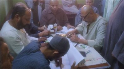 محافظ أسيوط يشدد على إحكام الرقابة على صرف وتوزيع الأسمدة الزراعية بالقرى