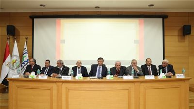 وزير الزراعة يسلم جوائز مركز البحوث الزراعية الثلاثة للفائزين.. ويقرر زيادة بنسبة 50%