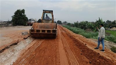 محافظ الجيزة: بدء أعمال رصف طريق المريوطية بدءًا من أسفل محور الضبعة بطول 2 كم