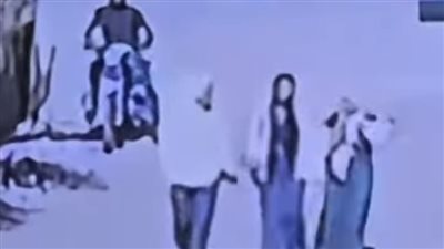 الأمن يفحص فيديو تحرش قائد دراجة بطالبة وسط الشارع