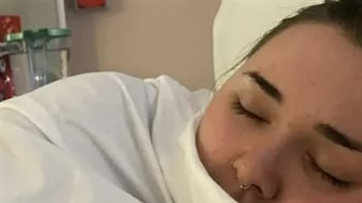 فتاة تموت لمدة 7 دقائق بسبب ضغط العمل.. كيف عادت للحياة؟