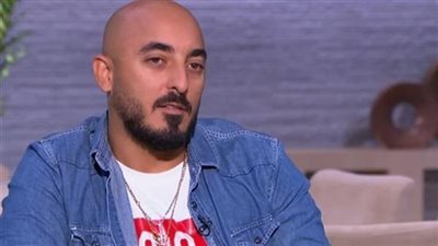 بعد 21 عامًا من الزواج.. طلاق حسام الحسيني وزوجته