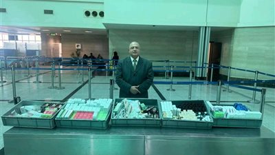 بقيمة 650 ألف جنيه.. جمارك مطار أسيوط تحبط تهريب 600 عبوة من مستحضرات التجميل