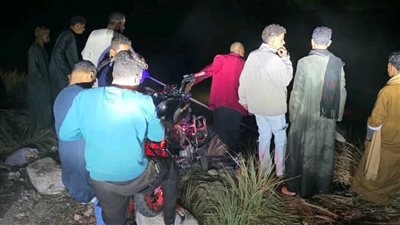 جارٍ البحث عن آخرين.. انتشال 4 مصابين في حادث انقلاب ميكروباص داخل ترعة بقنا 