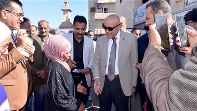 بتخفيضات 30%.. محافظ الأقصر يفتتح سوق اليوم الواحد بشرق السكة الحديد لدعم المواطنين