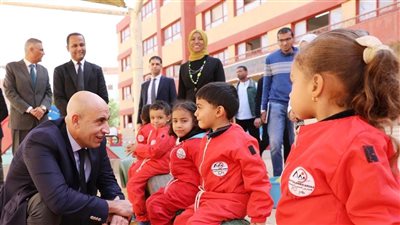 وزير التعليم في المدرسة المصرية اليابانية بأسوان