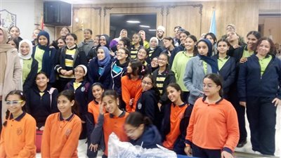 الطلاب بصحبة شيخ الأزهر     